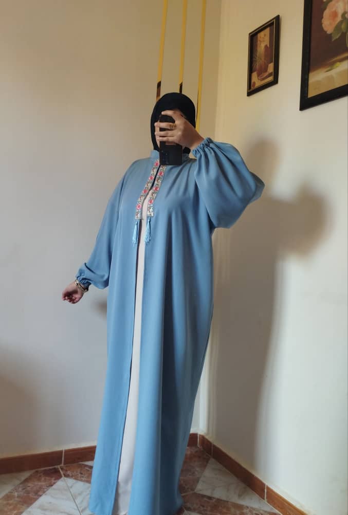 Abaya Nour bleu ciel + robe droite 